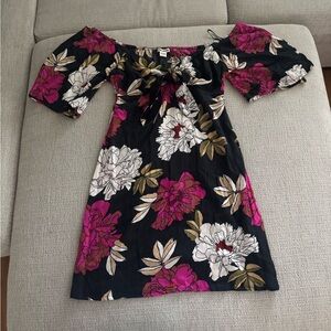 Cutie little floral billabong dress!